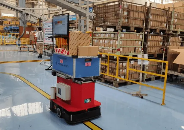 Manufaktur Robot - Lengan robot di pabrik